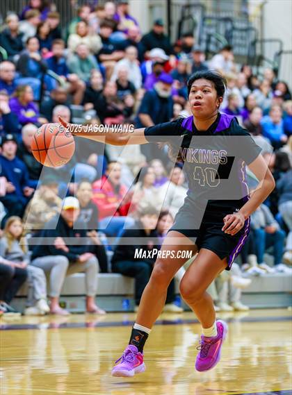 Thumbnail 1 in Lake Stevens vs. Issaquah (WIAA 4A Opening Round) photogallery.