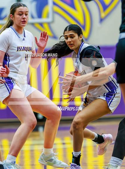 Thumbnail 1 in Lake Stevens vs. Issaquah (WIAA 4A Opening Round) photogallery.