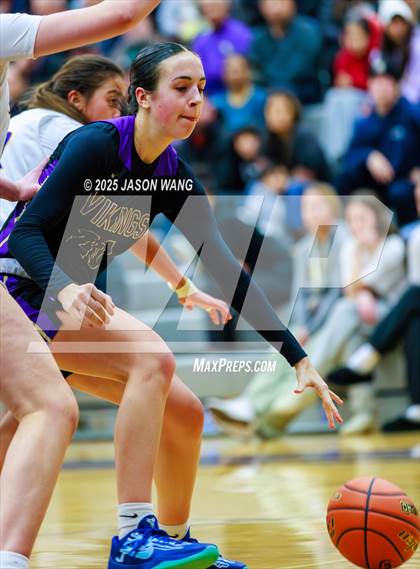 Thumbnail 2 in Lake Stevens vs. Issaquah (WIAA 4A Opening Round) photogallery.