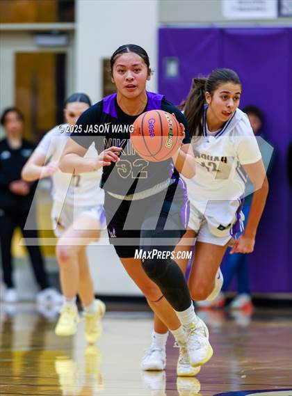 Thumbnail 1 in Lake Stevens vs. Issaquah (WIAA 4A Opening Round) photogallery.