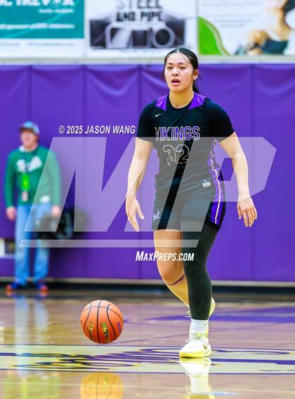 Thumbnail 1 in Lake Stevens vs. Issaquah (WIAA 4A Opening Round) photogallery.
