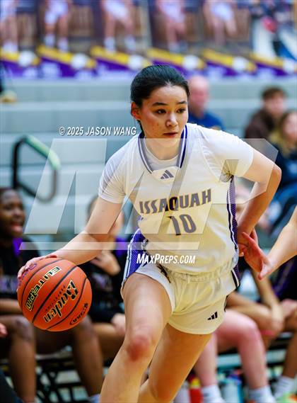 Thumbnail 1 in Lake Stevens vs. Issaquah (WIAA 4A Opening Round) photogallery.