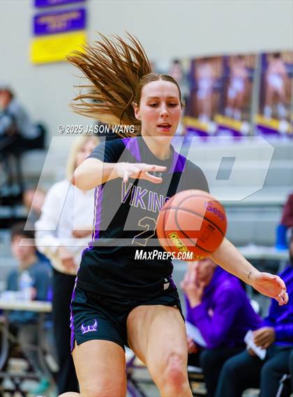 Thumbnail 1 in Lake Stevens vs. Issaquah (WIAA 4A Opening Round) photogallery.