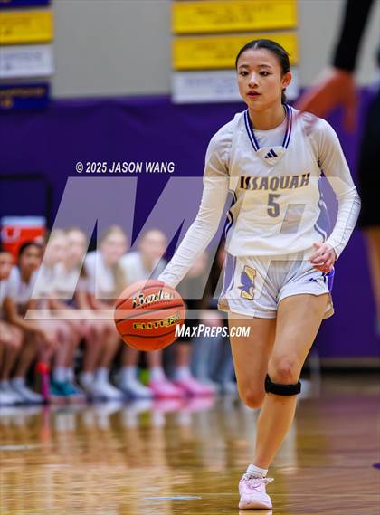 Thumbnail 3 in Lake Stevens vs. Issaquah (WIAA 4A Opening Round) photogallery.