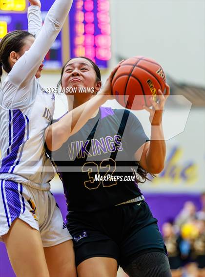 Thumbnail 1 in Lake Stevens vs. Issaquah (WIAA 4A Opening Round) photogallery.
