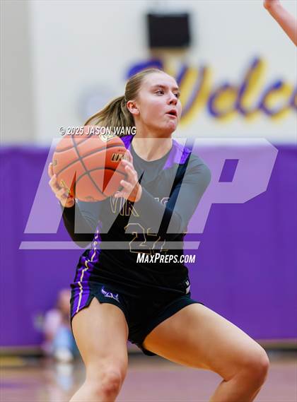 Thumbnail 2 in Lake Stevens vs. Issaquah (WIAA 4A Opening Round) photogallery.