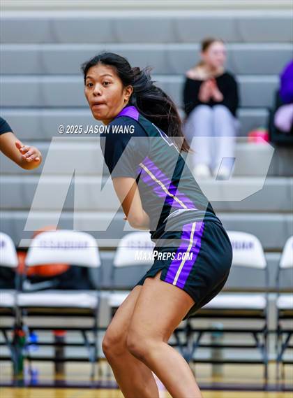 Thumbnail 3 in Lake Stevens vs. Issaquah (WIAA 4A Opening Round) photogallery.