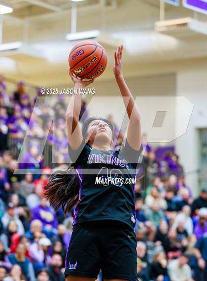 Thumbnail 3 in Lake Stevens vs. Issaquah (WIAA 4A Opening Round) photogallery.