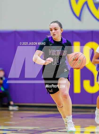 Thumbnail 2 in Lake Stevens vs. Issaquah (WIAA 4A Opening Round) photogallery.
