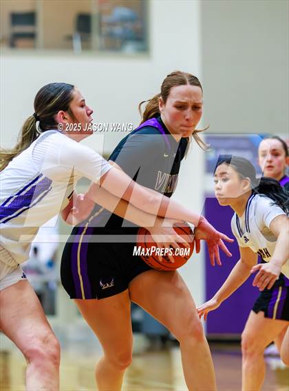 Thumbnail 2 in Lake Stevens vs. Issaquah (WIAA 4A Opening Round) photogallery.