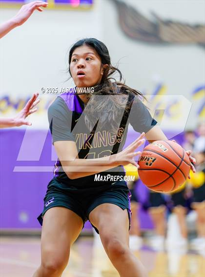 Thumbnail 3 in Lake Stevens vs. Issaquah (WIAA 4A Opening Round) photogallery.