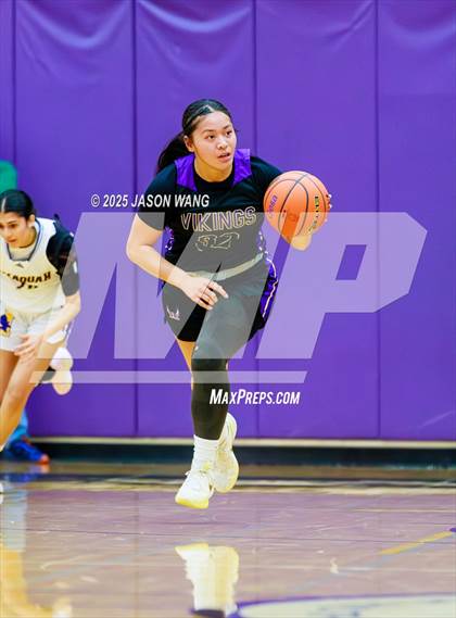Thumbnail 3 in Lake Stevens vs. Issaquah (WIAA 4A Opening Round) photogallery.