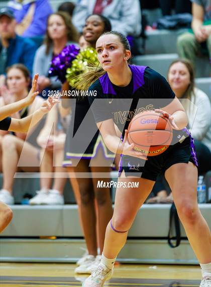 Thumbnail 1 in Lake Stevens vs. Issaquah (WIAA 4A Opening Round) photogallery.