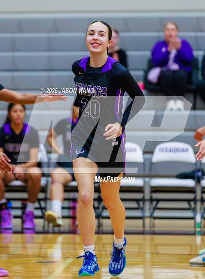 Thumbnail 2 in Lake Stevens vs. Issaquah (WIAA 4A Opening Round) photogallery.