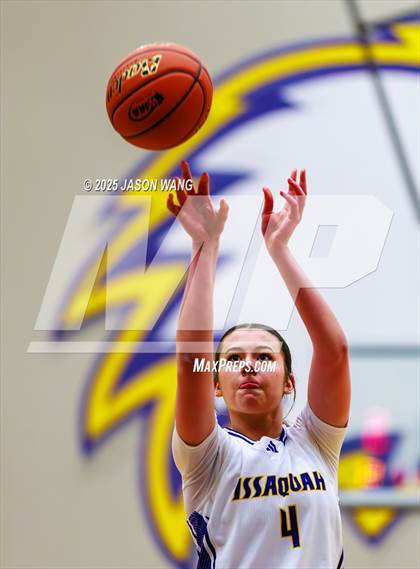Thumbnail 3 in Lake Stevens vs. Issaquah (WIAA 4A Opening Round) photogallery.