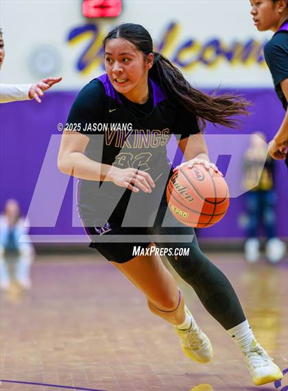 Thumbnail 3 in Lake Stevens vs. Issaquah (WIAA 4A Opening Round) photogallery.