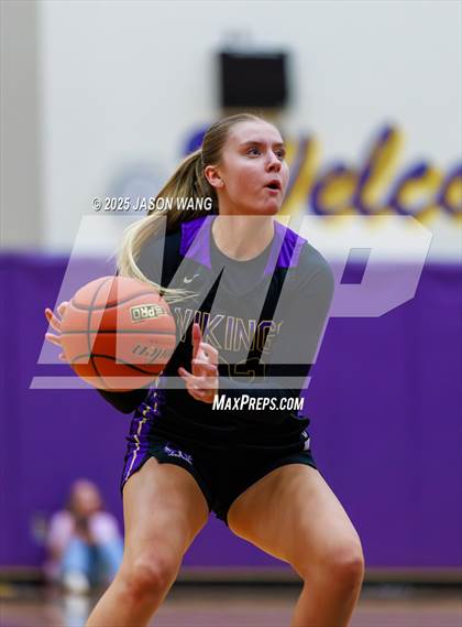 Thumbnail 1 in Lake Stevens vs. Issaquah (WIAA 4A Opening Round) photogallery.