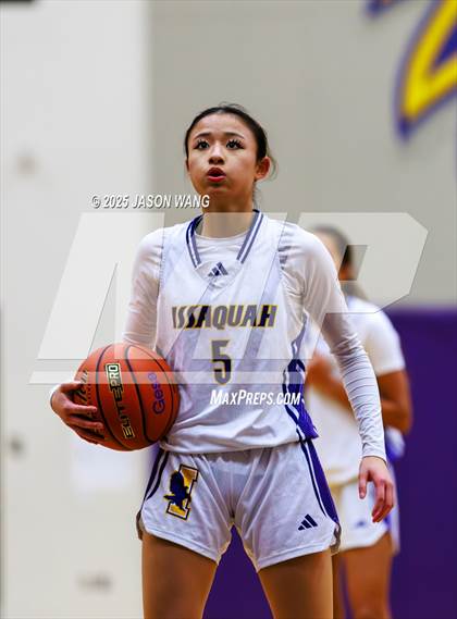 Thumbnail 1 in Lake Stevens vs. Issaquah (WIAA 4A Opening Round) photogallery.