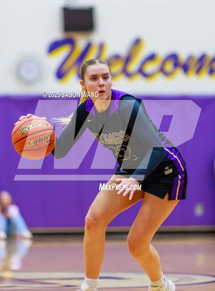 Thumbnail 2 in Lake Stevens vs. Issaquah (WIAA 4A Opening Round) photogallery.