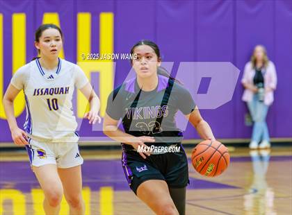 Thumbnail 1 in Lake Stevens vs. Issaquah (WIAA 4A Opening Round) photogallery.