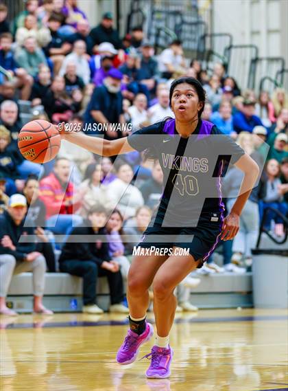 Thumbnail 3 in Lake Stevens vs. Issaquah (WIAA 4A Opening Round) photogallery.