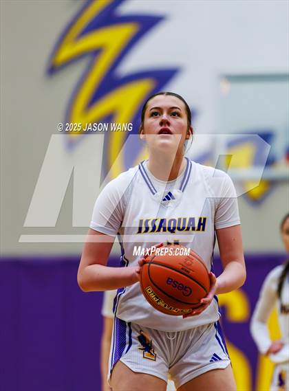 Thumbnail 1 in Lake Stevens vs. Issaquah (WIAA 4A Opening Round) photogallery.