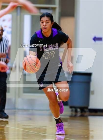 Thumbnail 2 in Lake Stevens vs. Issaquah (WIAA 4A Opening Round) photogallery.
