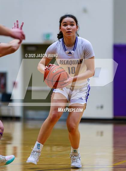 Thumbnail 1 in Lake Stevens vs. Issaquah (WIAA 4A Opening Round) photogallery.