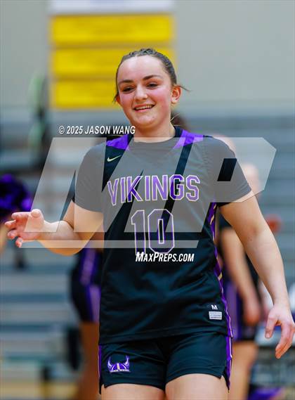 Thumbnail 1 in Lake Stevens vs. Issaquah (WIAA 4A Opening Round) photogallery.