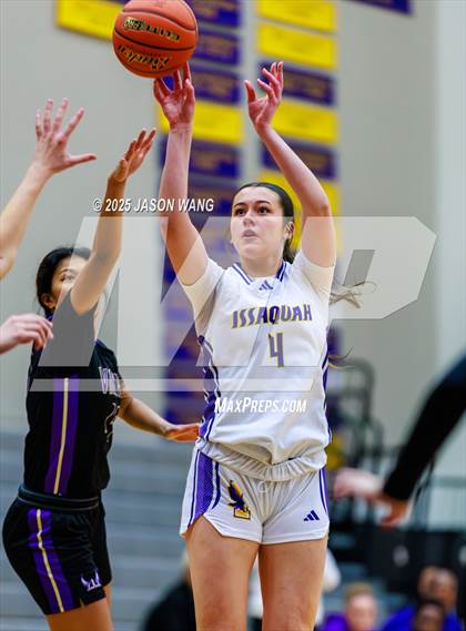 Thumbnail 1 in Lake Stevens vs. Issaquah (WIAA 4A Opening Round) photogallery.