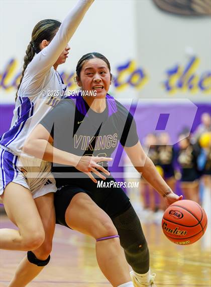 Thumbnail 3 in Lake Stevens vs. Issaquah (WIAA 4A Opening Round) photogallery.