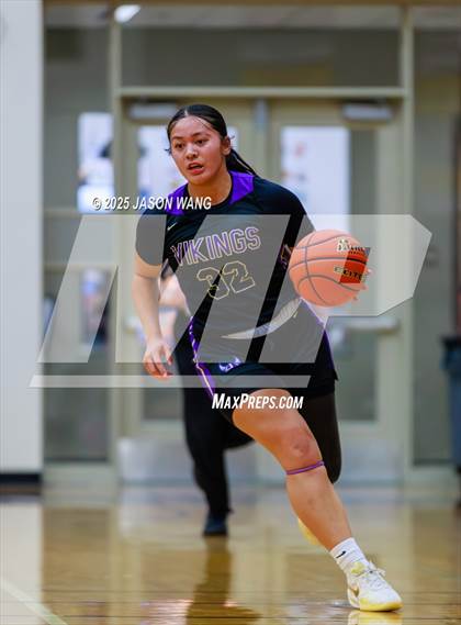 Thumbnail 2 in Lake Stevens vs. Issaquah (WIAA 4A Opening Round) photogallery.
