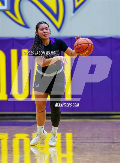 Thumbnail 2 in Lake Stevens vs. Issaquah (WIAA 4A Opening Round) photogallery.
