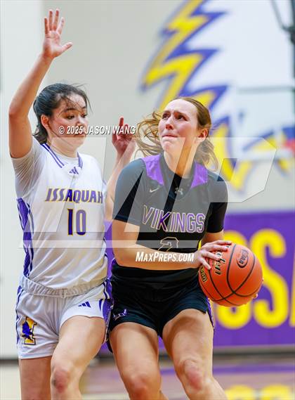 Thumbnail 1 in Lake Stevens vs. Issaquah (WIAA 4A Opening Round) photogallery.
