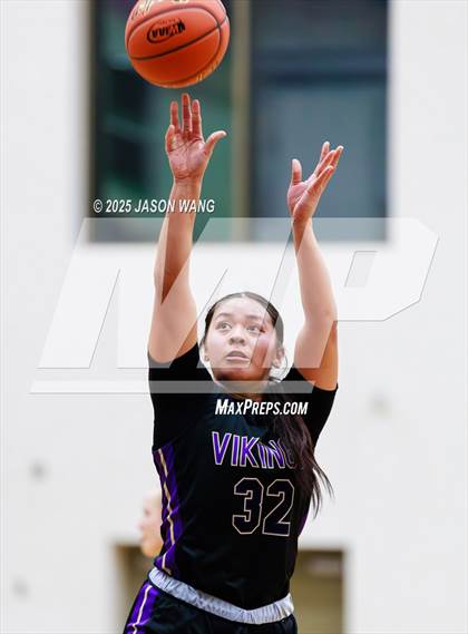 Thumbnail 1 in Lake Stevens vs. Issaquah (WIAA 4A Opening Round) photogallery.
