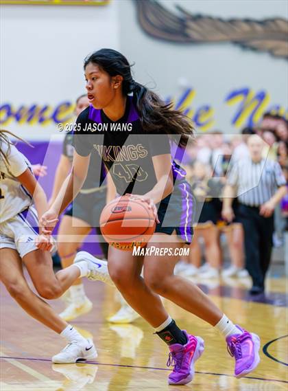 Thumbnail 1 in Lake Stevens vs. Issaquah (WIAA 4A Opening Round) photogallery.