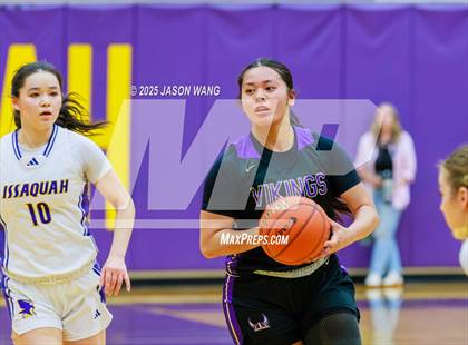 Thumbnail 2 in Lake Stevens vs. Issaquah (WIAA 4A Opening Round) photogallery.