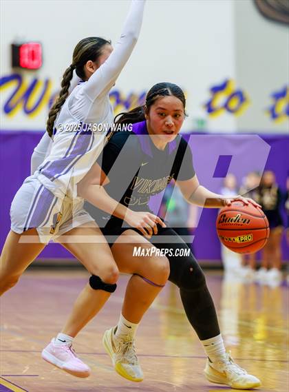 Thumbnail 2 in Lake Stevens vs. Issaquah (WIAA 4A Opening Round) photogallery.