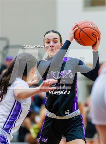 Thumbnail 1 in Lake Stevens vs. Issaquah (WIAA 4A Opening Round) photogallery.