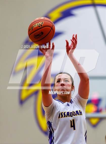 Thumbnail 2 in Lake Stevens vs. Issaquah (WIAA 4A Opening Round) photogallery.