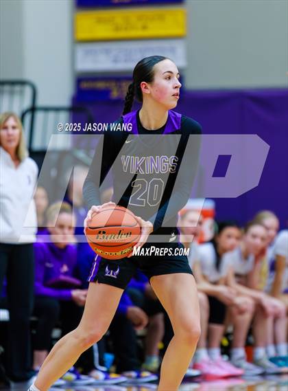 Thumbnail 3 in Lake Stevens vs. Issaquah (WIAA 4A Opening Round) photogallery.