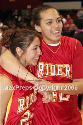Thumbnail 3 in Roosevelt vs. L.A. University (LA City Invitational Division - Awards) photogallery.