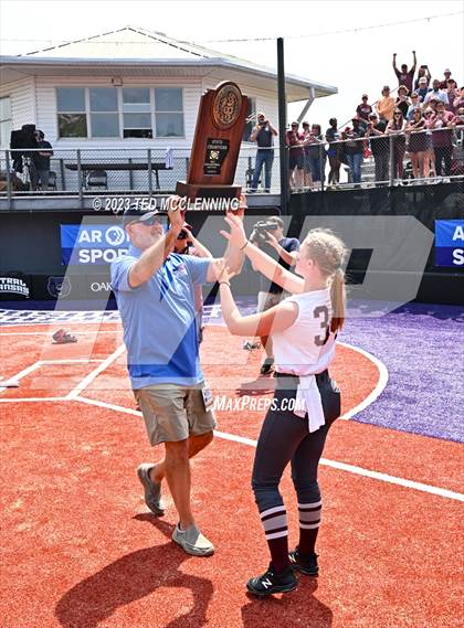 Thumbnail 2 in Benton vs. Greene County Tech (AAA 5A Final) photogallery.