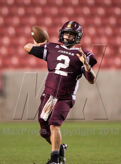 Thumbnail 1 in Bergen Catholic @ Jordan (Xfinity High School Football Challenge) photogallery.