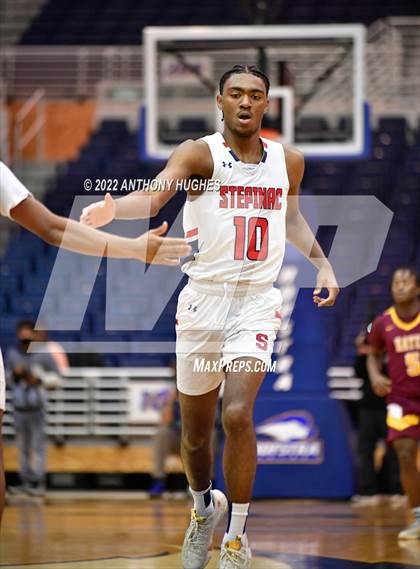 Thumbnail 2 in Archbishop Stepinac vs. Cardinal Hayes (CHSAA Championship) photogallery.