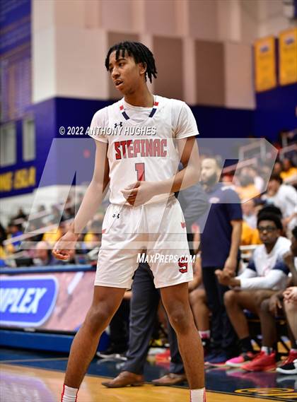 Thumbnail 3 in Archbishop Stepinac vs. Cardinal Hayes (CHSAA Championship) photogallery.