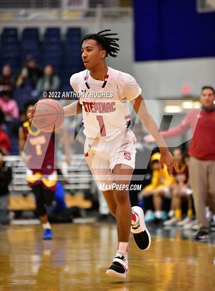 Thumbnail 3 in Archbishop Stepinac vs. Cardinal Hayes (CHSAA Championship) photogallery.