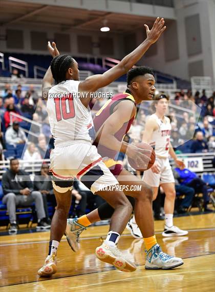 Thumbnail 2 in Archbishop Stepinac vs. Cardinal Hayes (CHSAA Championship) photogallery.