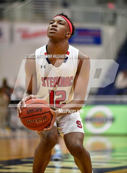 Thumbnail 3 in Archbishop Stepinac vs. Cardinal Hayes (CHSAA Championship) photogallery.