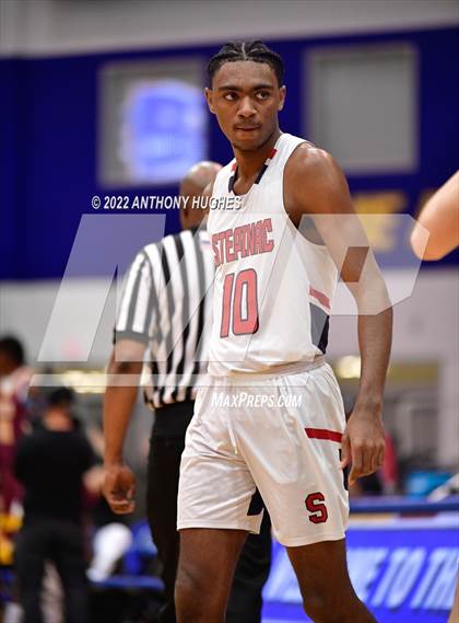 Thumbnail 1 in Archbishop Stepinac vs. Cardinal Hayes (CHSAA Championship) photogallery.
